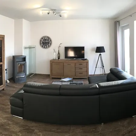 Achterbrise Mit Kamin * צינוביץ